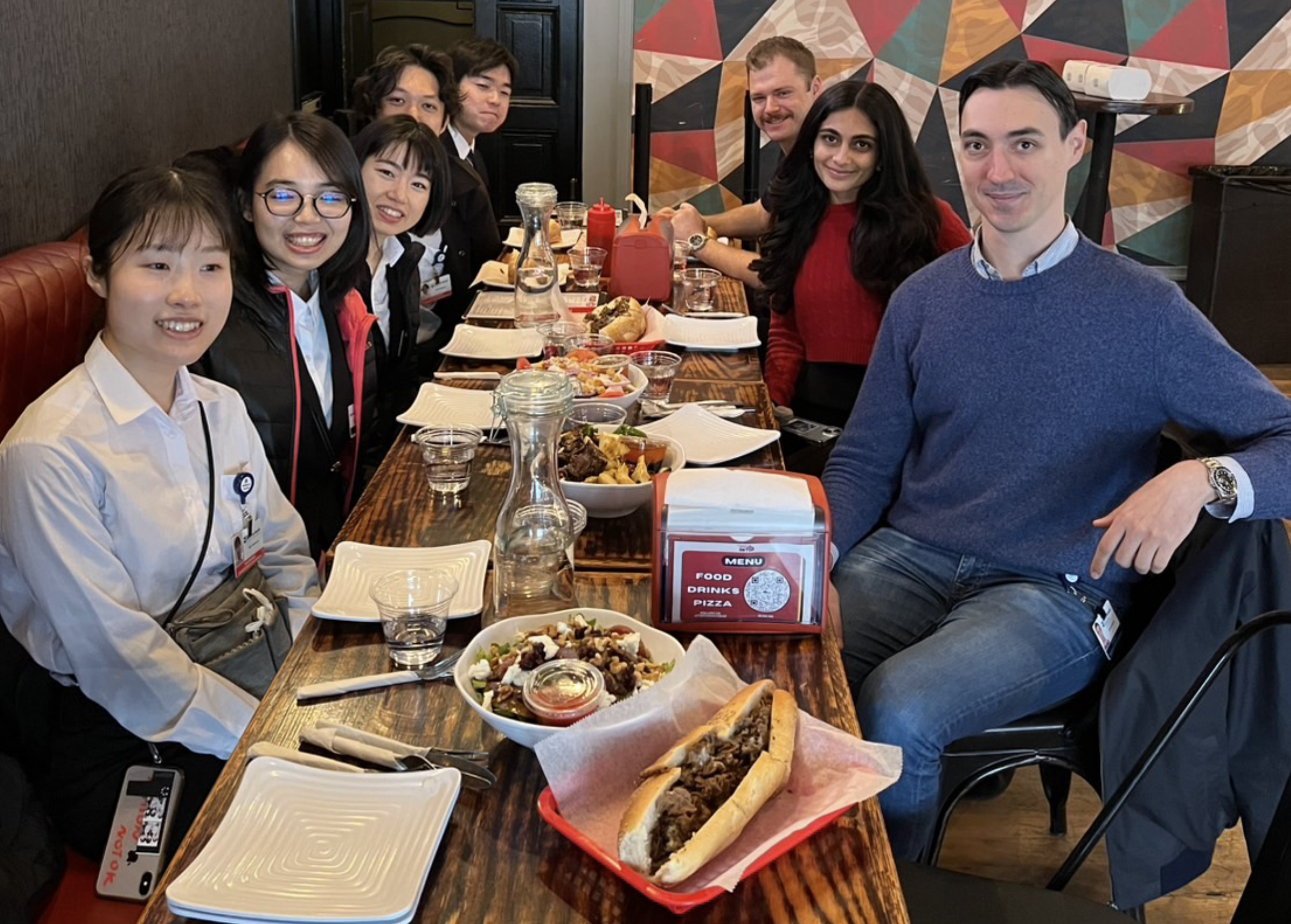 Medical school 1 年⽣の⽣徒たちとの⾷事会