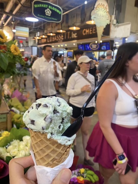 Reading Terminal Marketでアメリカ最古の店のアイスクリーム