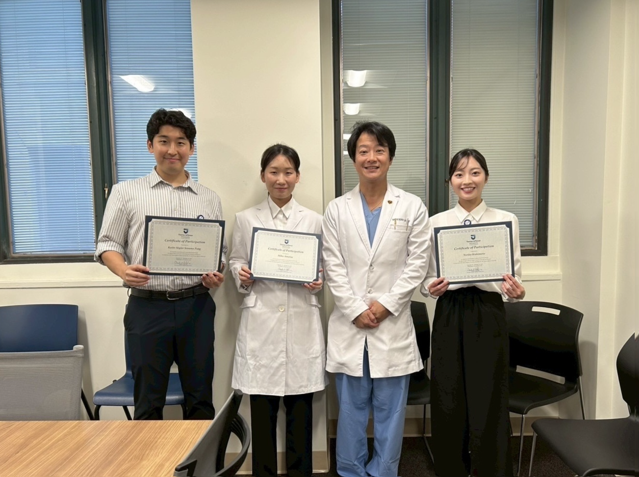 修了式にて、Dr. Lau と一緒に研修を行ったメンバーと