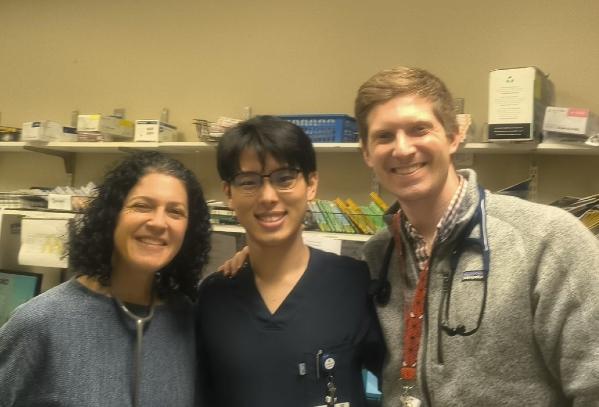 小児科外来にて Dr. Tara Berman and Dr. Marcus Ramspott と