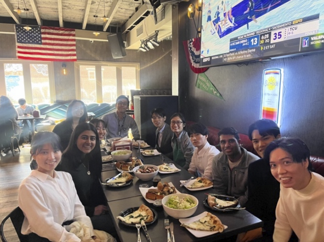 多様なルーツを持つ現地医学⽣たちとの交流ランチ